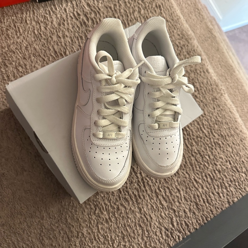 Nike Air Force 1 Box in Gray and White